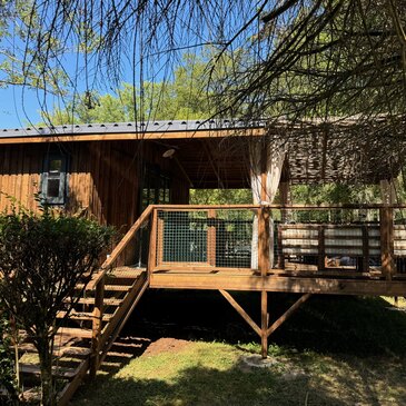 Cabane sur Pilotis avec Jacuzzi Privatif près de Périgueux en région Aquitaine