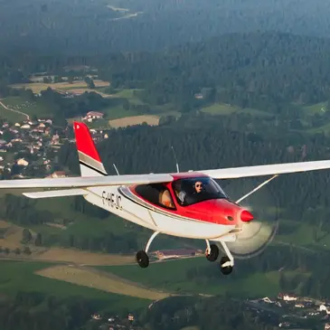 Vol d&#39;Initiation au Pilotage d&#39;Avion à Pontarlier en région Franche-Comté