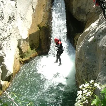 Descente Sportive dans les Gorges du Verdon - Couloir Samson Descente Sportive dans les Gorges du Verdon - Couloir Samson