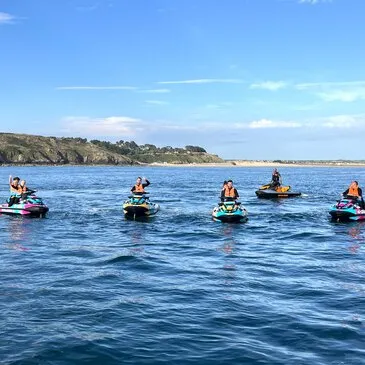 Randonnée en Jet Ski à Saint-Germain-sur-Ay en région Normandie Randonnée en Jet Ski à Saint-Germain-sur-Ay en région Normandie