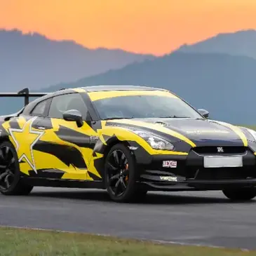 Stage Enfant en Nissan GTR à Château Gaillard Stage Enfant en Nissan GTR à Château Gaillard