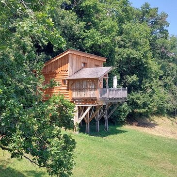 Cabane sur Pilotis avec Jacuzzi Privatif près d&#39;Aurillac