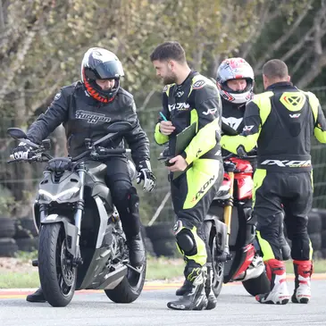 Stage de Pilotage Moto - Circuit de Lédenon en région Languedoc-Roussillon Stage de Pilotage Moto - Circuit de Lédenon en région Languedoc-Roussillon