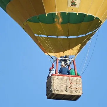 Baptême de l'air montgolfière, département Pyrénées atlantiques Baptême de l'air montgolfière, département Pyrénées atlantiques
