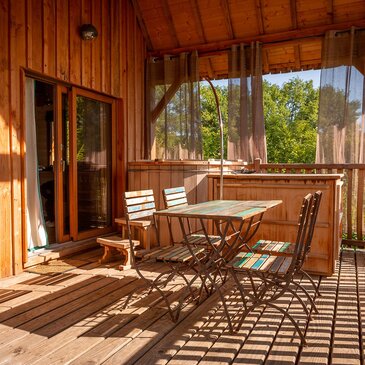 Cabane dans les Arbres avec Bain Nordique à Savignac-de-Miremont en région Aquitaine