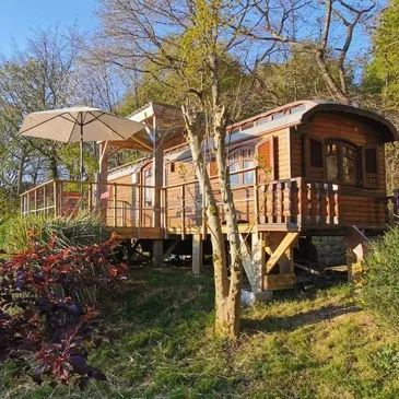 Nuit en Roulotte avec Sauna aux Écolodges Bien-Hêtre près de Pau Nuit en Roulotte avec Sauna aux Écolodges Bien-Hêtre près de Pau