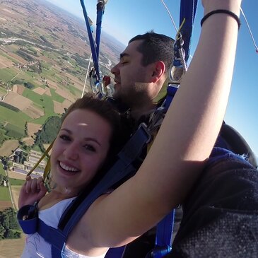 Aérodrome de Fayence-Tourrettes, à 50min de Cannes, Alpes Maritimes (06) - Saut en parachute