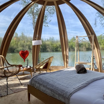 Nuit en Dôme sur une Île près de Fontainebleau Nuit en Dôme sur une Île près de Fontainebleau