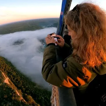 Vol en Montgolfière à Castanet - Les Gorges de l'Aveyron en région Midi-Pyrénées Vol en Montgolfière à Castanet - Les Gorges de l'Aveyron en région Midi-Pyrénées