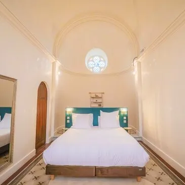 Nuit Insolite dans une Chapelle avec Sauna près du Cap D'Agde Nuit Insolite dans une Chapelle avec Sauna près du Cap D'Agde