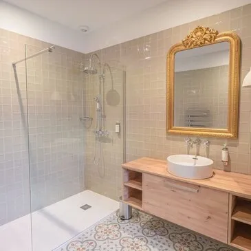 Weekend et Hébergement Insolite proche Pézenas, à 25 min du Cap d'Agde Weekend et Hébergement Insolite proche Pézenas, à 25 min du Cap d'Agde