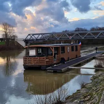 Nuit Insolite en House Boat avec Bain Nordique sur la Marne Nuit Insolite en House Boat avec Bain Nordique sur la Marne