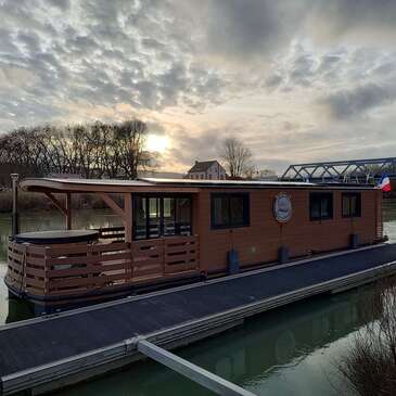 Nuit Insolite en House Boat avec Bain Nordique sur la Marne en région Champagne-Ardenne