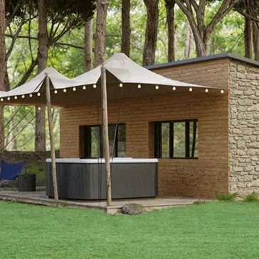 Lodge avec Jacuzzi Privatif à Sarlat Lodge avec Jacuzzi Privatif à Sarlat