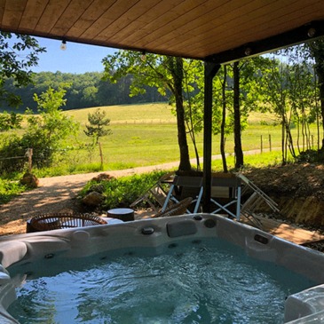 Cabane avec Spa Privatif à Jayac au Coeur du Périgord Noir en région Aquitaine