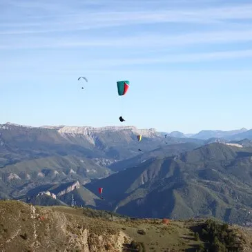 Baptême en parapente proche Digne-les-Bains, à 1h10 d'Aix-en-Provence Baptême en parapente proche Digne-les-Bains, à 1h10 d'Aix-en-Provence