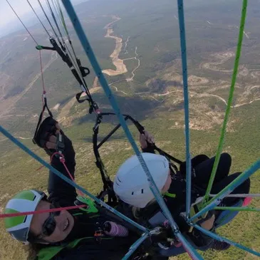 Digne-les-Bains, Alpes de Haute Provence (04) - Baptême en parapente Digne-les-Bains, Alpes de Haute Provence (04) - Baptême en parapente