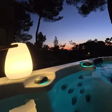 Cabane sur Pilotis avec Jacuzzi Privatif à Aix-en-Provence