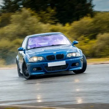 Journée de Pilotage Drift - Circuit du Bourbonnais en région Auvergne Journée de Pilotage Drift - Circuit du Bourbonnais en région Auvergne