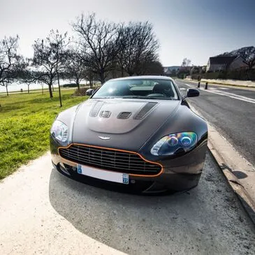 Stage sur Route en Aston Martin V12 Vantage à Tours Stage sur Route en Aston Martin V12 Vantage à Tours