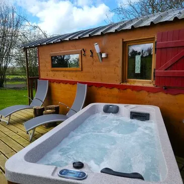 Weekend et Hébergement Insolite proche Saint-Jean-d'Elle, à 10min de Saint-Lô Weekend et Hébergement Insolite proche Saint-Jean-d'Elle, à 10min de Saint-Lô