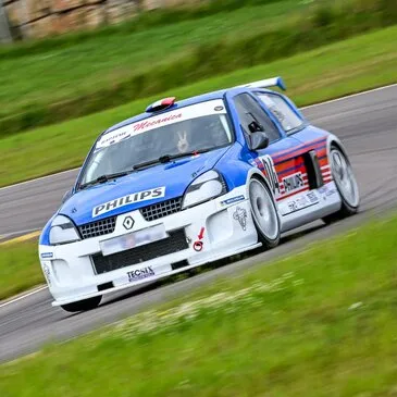 Baptême en Clio V6 Trophy - Circuit de Mirecourt Baptême en Clio V6 Trophy - Circuit de Mirecourt