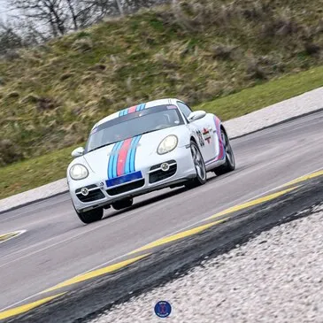 Baptême en Porsche Cayman S - Circuit de Mirecourt Baptême en Porsche Cayman S - Circuit de Mirecourt
