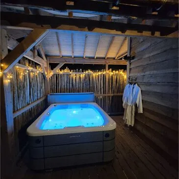 Saint-Geniès, à 15min des Grottes de Lascaux, Dordogne (24) - Weekend et Hébergement Insolite Saint-Geniès, à 15min des Grottes de Lascaux, Dordogne (24) - Weekend et Hébergement Insolite