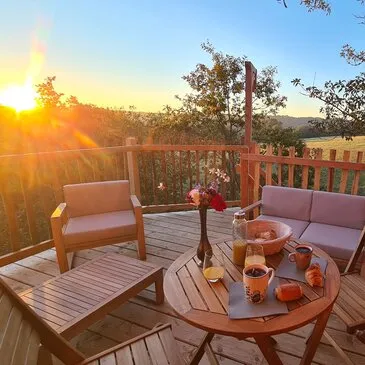 Weekend et Hébergement Insolite proche Saint-Geniès, à 15min des Grottes de Lascaux Weekend et Hébergement Insolite proche Saint-Geniès, à 15min des Grottes de Lascaux