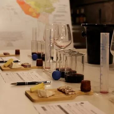 Atelier Assemblage de Vin au Musée du Vin de Bordeaux en région Aquitaine Atelier Assemblage de Vin au Musée du Vin de Bordeaux en région Aquitaine