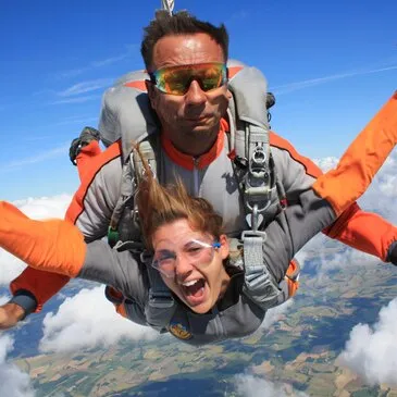 Saut en parachute en région Midi-Pyrénées Saut en parachute en région Midi-Pyrénées