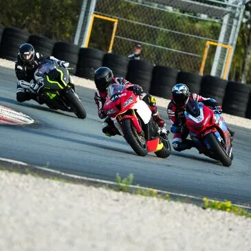 Stage de pilotage moto proche Circuit de Haute Saintonge