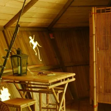 Nuit en Cabane dans les Arbres à Magné en région Poitou-Charentes Nuit en Cabane dans les Arbres à Magné en région Poitou-Charentes