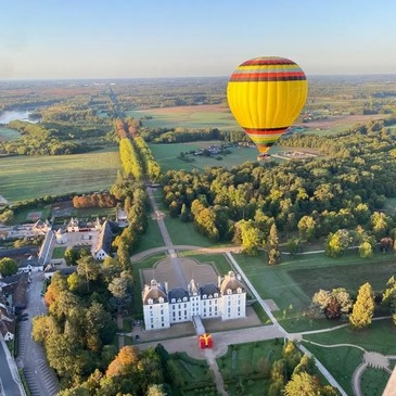 Vol en Montgolfière - Le Château de Cheverny Vol en Montgolfière - Le Château de Cheverny