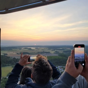 Vol en Montgolfière - Le Château de Cheverny en région Centre Vol en Montgolfière - Le Château de Cheverny en région Centre