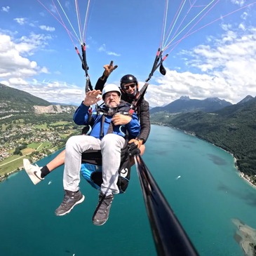 Baptême en Parapente au Col de la Forclaz - Le Lac d&#39;Annecy