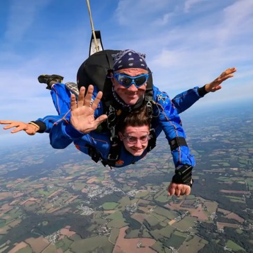 Aérodrome de Vannes-Meucon, Morbihan (56) - Saut en parachute