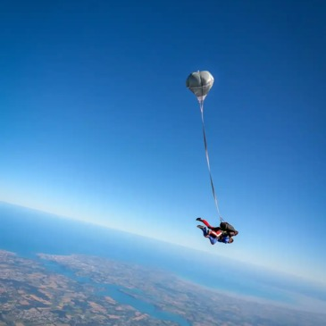 Aérodrome de Dinan-Trélivan, Côtes-d&#39;Armor (22) - Saut en parachute
