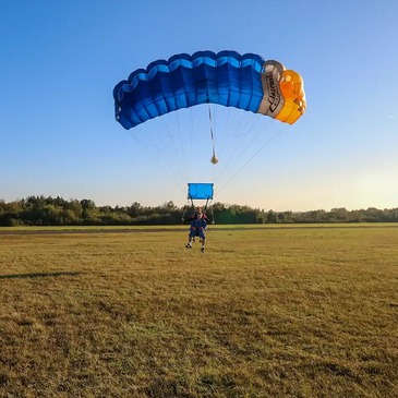 Saut en Parachute à Dinan en région Bretagne