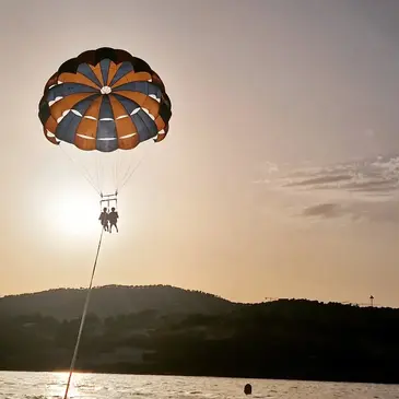 Parachute Ascensionnel à Sainte-Maxime en région PACA et Corse