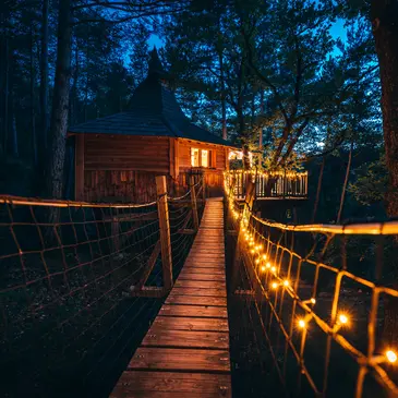 Cabane dans les Arbres avec Spa à Serres en région PACA et Corse