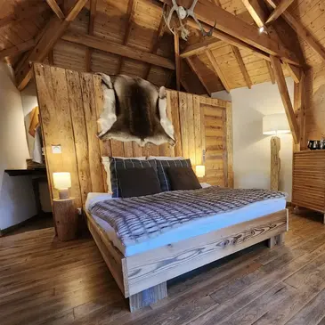 Cabane dans les Arbres avec Spa à Serres en région PACA et Corse Cabane dans les Arbres avec Spa à Serres en région PACA et Corse