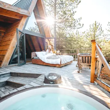 Cabane de Luxe dans les Arbres avec Spa à Serres en région PACA et Corse