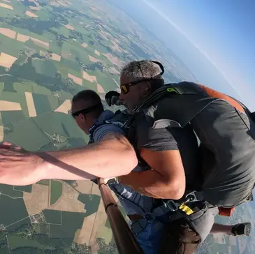 Saut en Parachute Tandem à Tours en région Centre