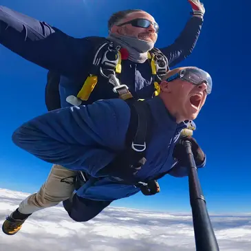 Saut en Parachute Tandem près de Châteauroux Saut en Parachute Tandem près de Châteauroux