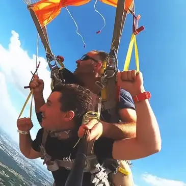 Offrir Saut en parachute en Centre