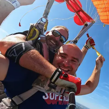 Réserver Saut en parachute en Centre