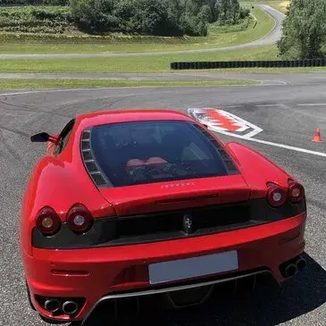 Stage Enfant en Ferrari F430 au Circuit de Lohéac en région Bretagne Stage Enfant en Ferrari F430 au Circuit de Lohéac en région Bretagne