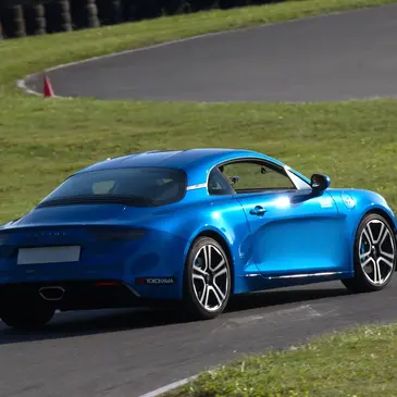 Stage Enfant en Alpine A110 au Circuit de Lohéac en région Bretagne Stage Enfant en Alpine A110 au Circuit de Lohéac en région Bretagne