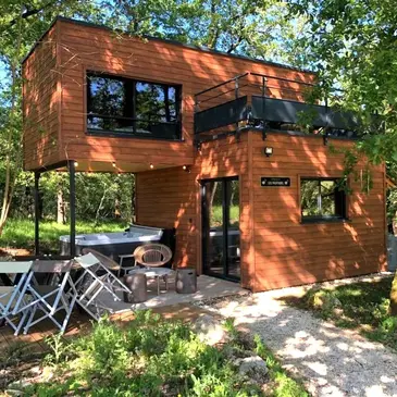Cabane Familiale avec Spa à Jayac au Coeur du Périgord Noir